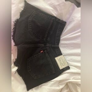 LEVIS SHORT RIPPED BLACK SIZE 27 NEVER WORN